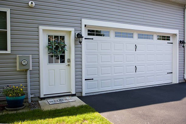 24/7 Emergency Garage Door Panel Replacement experts in Lake County County, IL